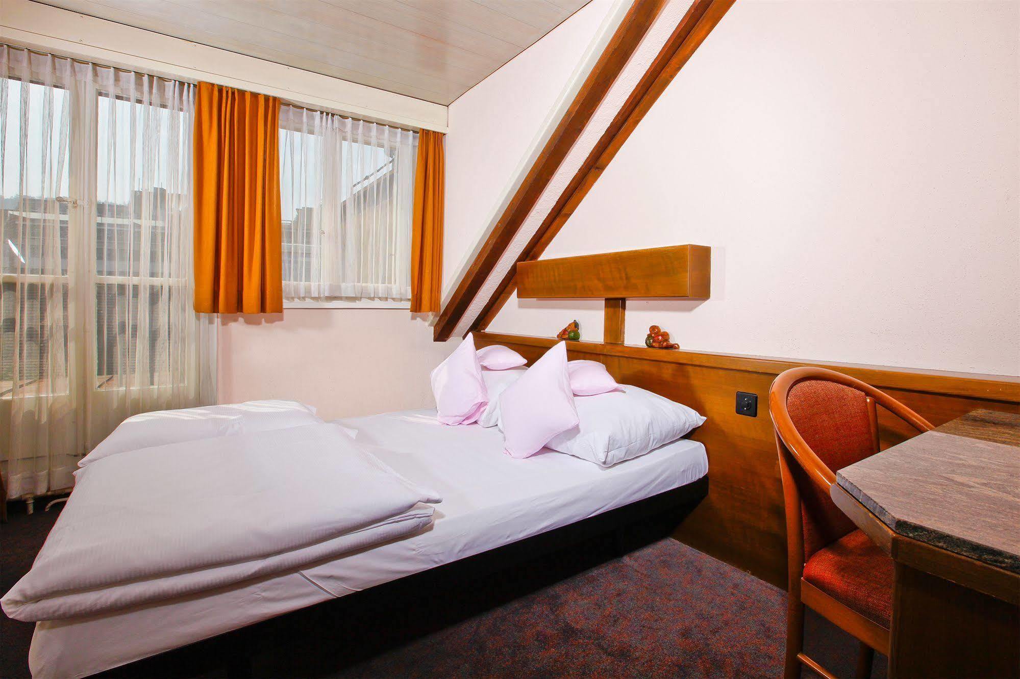 Roesli Guest House Lucerne Exterior photo